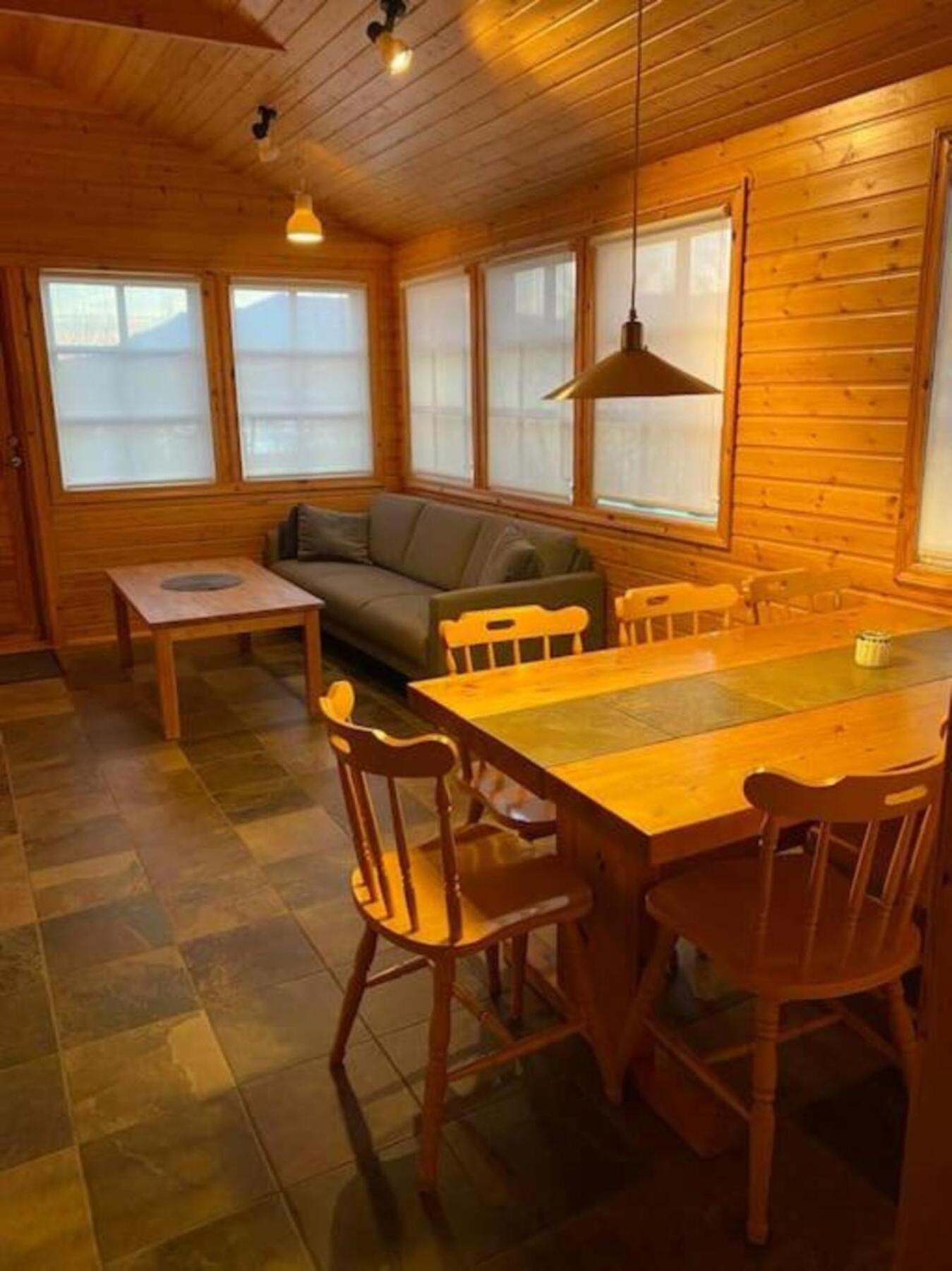 Cozy 2 Bedroom Cottage With Hot Tub Ακουρέιρι Εξωτερικό φωτογραφία