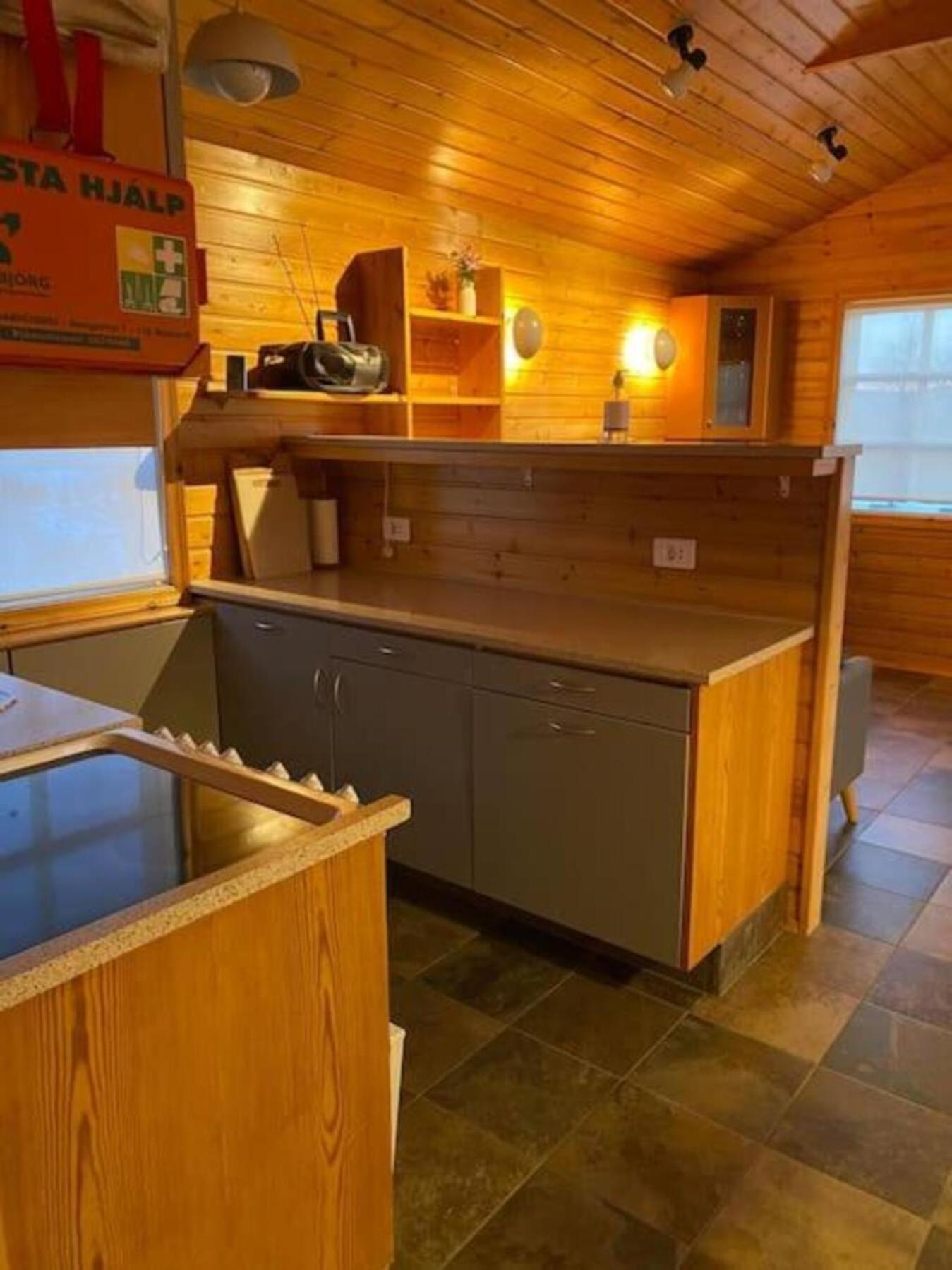 Cozy 2 Bedroom Cottage With Hot Tub Ακουρέιρι Εξωτερικό φωτογραφία
