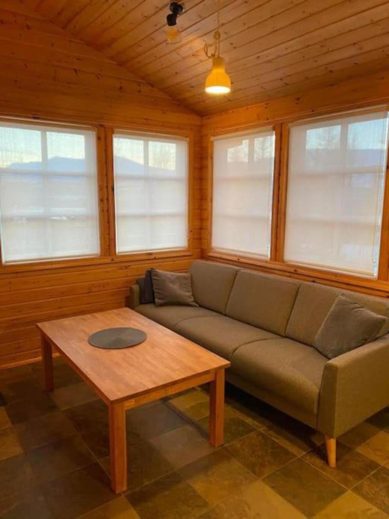 Cozy 2 Bedroom Cottage With Hot Tub Ακουρέιρι Εξωτερικό φωτογραφία